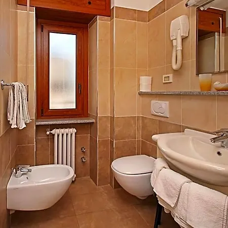 Ξενοδοχείο Savoia Debili 3*
